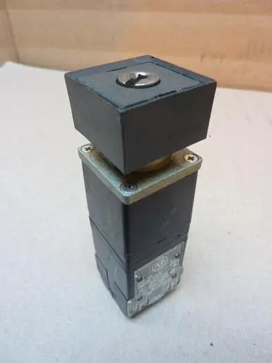 Used ALLEN BRADLEY 800MB-H31B SER A Relays & Switches Michigan US | Ideal Machinery #605474