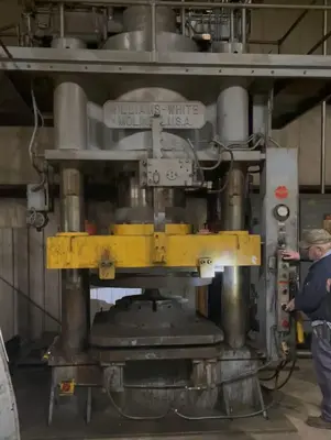 1000 TON WILLIAMS & WHITE HYDRAULIC 4-POST PRESS: STOCK #18310