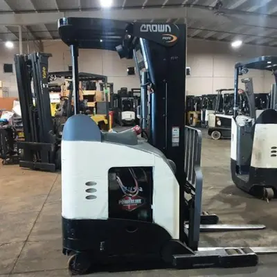USED 2016 CROWN RR5725-45