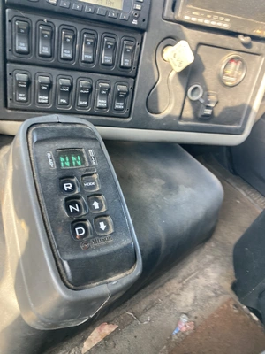 USED 2011 INTERNATIONAL SF647 6X4