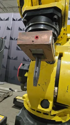 USED 2005 FANUC R2000IA/165F
