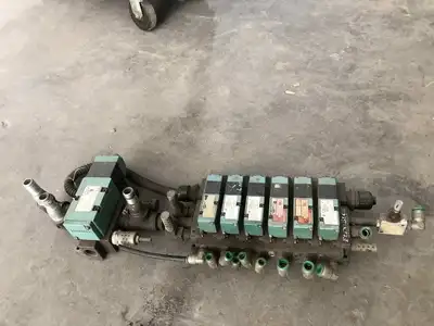 Numatics FLEXIBLOK 7-Valve Pneumatic Solenoid Valve Manifold 150PSI