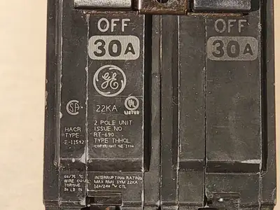 Used GENERAL ELECTRIC THHQL230 Switchgears British Columbia CA | Lenmark #241212
