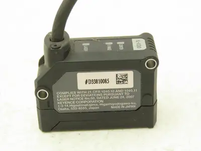 Keyence IL-030 CMOS Multi-Function Analog Laser Sensor 20 to 45 mm Range