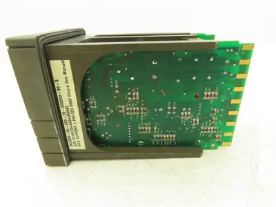 Honeywell UDC3300  Digital Temperature Controller DC330B-KE-000-20-000000-00-0