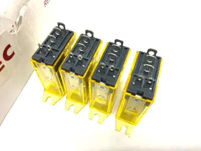 USED IDEC TOP MOUNT POWER RELAY SPDT 10A 120VAC