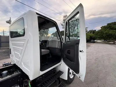 Used 2018 INTERNATIONAL DURASTAR 4300 Cab Chassis trucks Florida US | Truck and Van Outlet #1509142