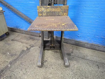 Straddle Stacker
