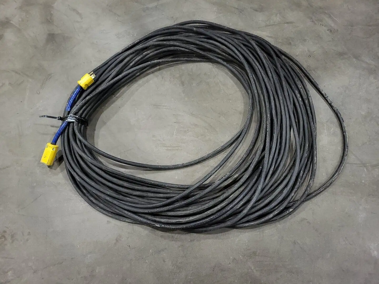 274 ft Power Extension Cord NEMA 5-15 Plug and Receptacle