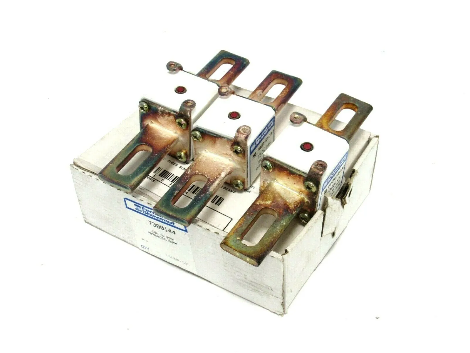 NEW BOX OF 3 FERRAZ SHAWMUT T300144 PROTISTOR FUSE 250A A070URD30LI0250