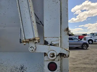 USED 2018 PETERBILT 348