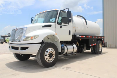 Used 2017 INTERNATIONAL DURASTAR 4300 Vacuum Truck Texas US | Roll Off Truck World #1491746