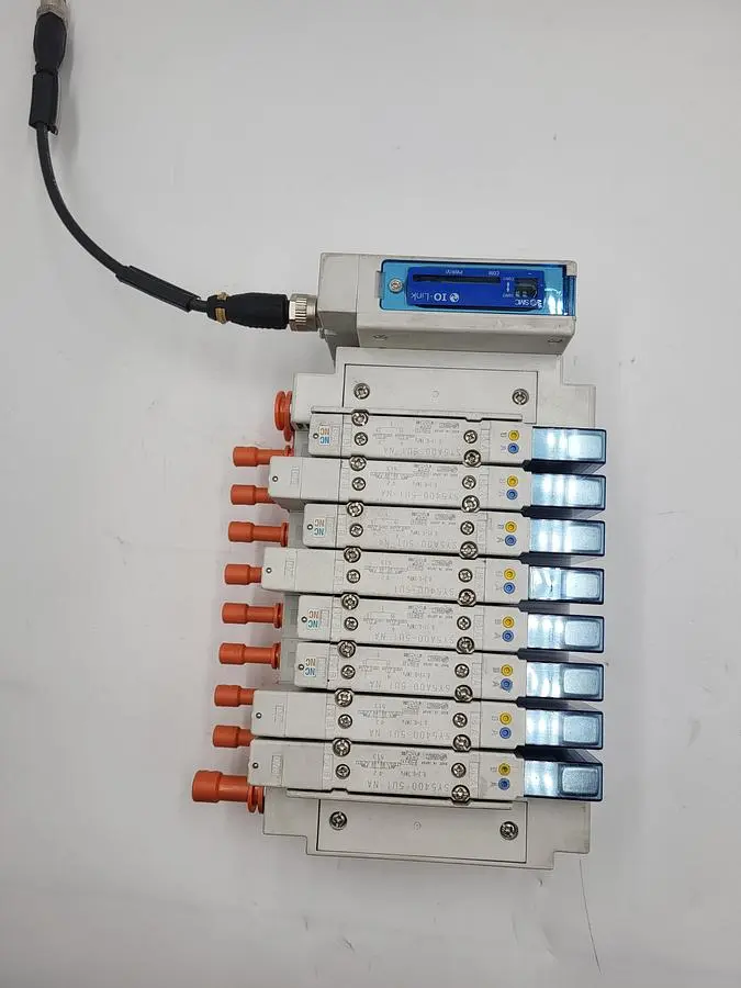 USED SMC SMC HHB-144695 PNEUMATIC HUB & 8 SOLENOID VALVES SY5100-5U1