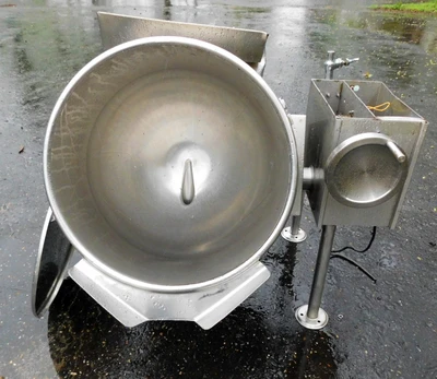 USED CLEVELAND TILTING KETTLE KGL 25 T