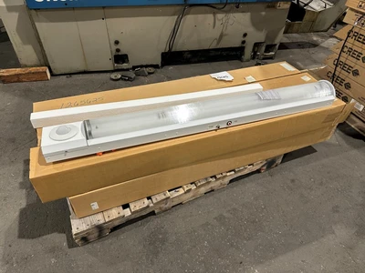 COLUMBIA LIGHTING 48" BI-LEVEL LIGHT - STAIRW