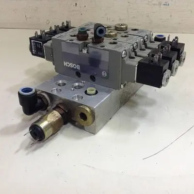 USED BOSCH 0 820 023 502 / MANIFOLD