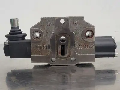 3/4" Hydraulic Valve Work Section 123410201