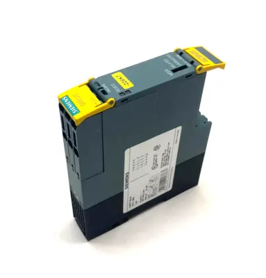 USED SIEMENS SIRIUS SAFETY RELAY, OUTPUT EXP.