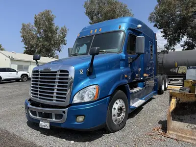 USED 2014 FREIGHTLINER CASCADIA 113