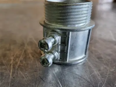1-1/4" Screw Connector