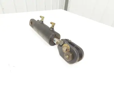 Yale 305517 Hydraulic Tilt Cylinder Off Stand On ESC030FAN36TE094 Forklift