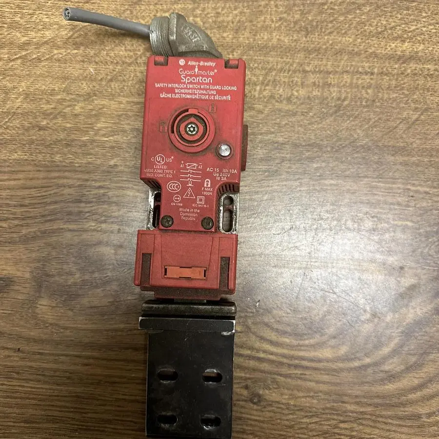 USED ALLEN-BRADLEY IEC 947-5-1