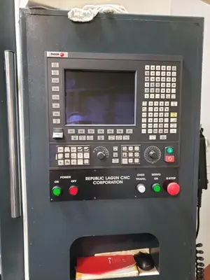 USED 2018 REPUBLIC-LAGUN VMC
