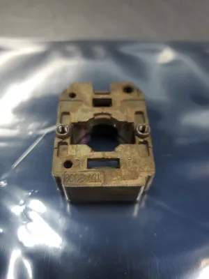 ALLEN BRADLEY 800E-A2L CONTACT MOUNTING LATCH FOR PUSHBUTTON SWITCH. 4D-35