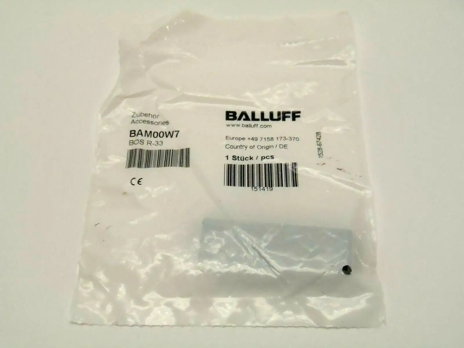 BAM00W7 BOS R33 | Balluff BAM00W7 Reflector 19mm x 60mm BOS R-33 - New