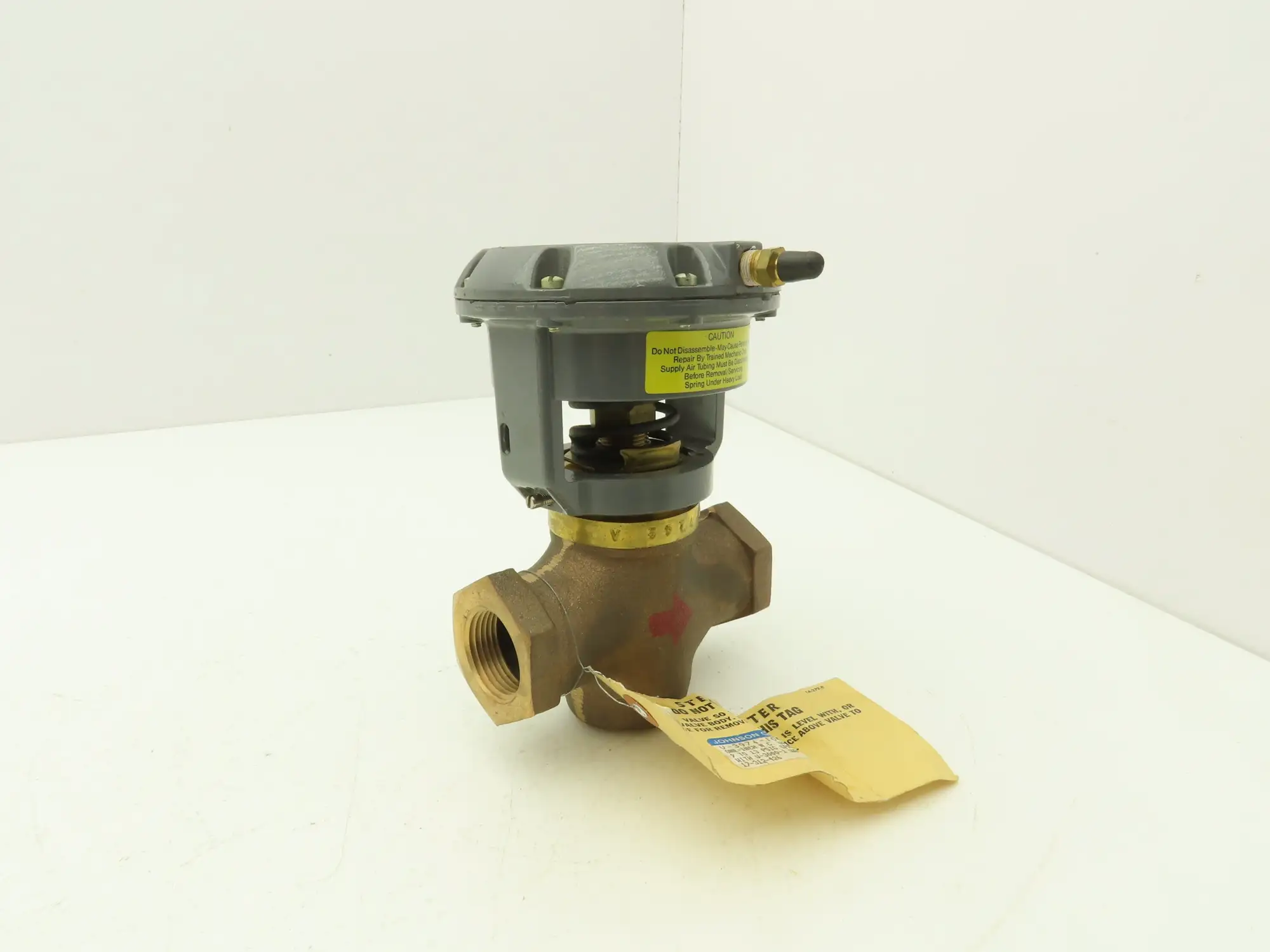 Johnson Controls Brass Valve 1" NPT  9-13PSIG w/V-3000-1 Diaphragm Actuator