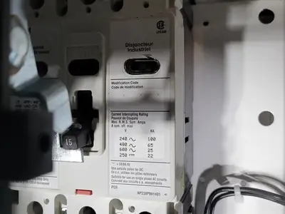 Used EATON SVX002A1-5A4N1 Switchgears British Columbia CA | Lenmark #240402