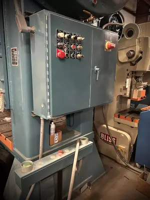 USED VERSON VERSON 672T PRESS