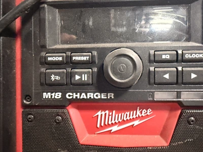Used MILWAULKEE M18 CHARGER RADIO Battery Chargers Michigan US | Miedema Asset Management Group #1369573
