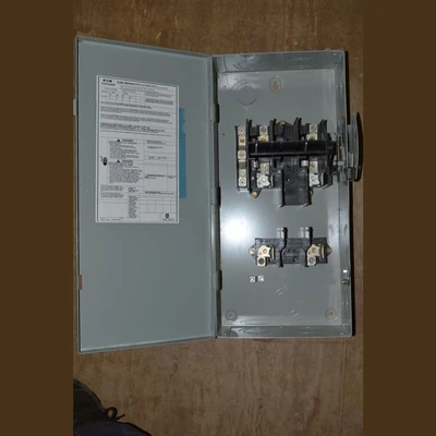Cutler Hammer 100 Amp Disconnect