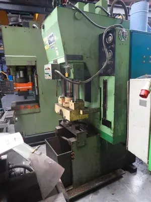 USED LBM 30 TON