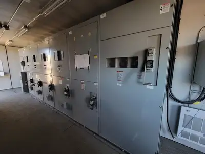 5kV Motor Control Center (MCC) Unit w/ (4) Breakers & (2) Load-Break Switches