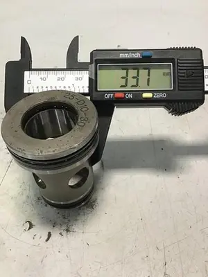 USED VICKERS 25-D10-30