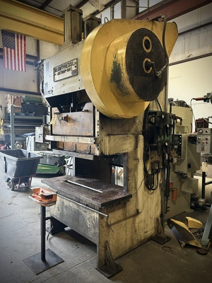 USED 1982 BLOW PRESSES BLOW GD60 PRESS