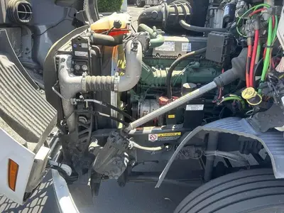 USED 2022 VOLVO VNR42T300