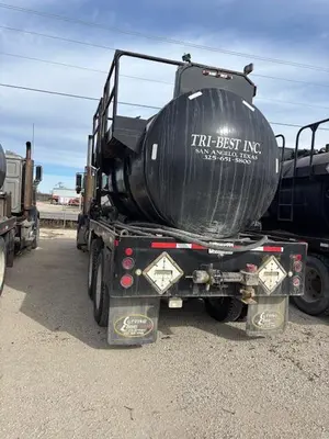 USED 2009 ENERFAB ACID TRUCK