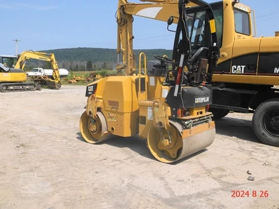 Used 2012 CATERPILLAR CB24XT Tandem Rollers New York US | Beck Equipment #1509318
