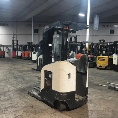 USED 2016 CROWN RR5725-45