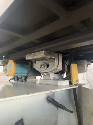 KBC MACHINERY BAV-700PF VERTICAL BANDSAW W/ POWERFEED. STOCK #0679824