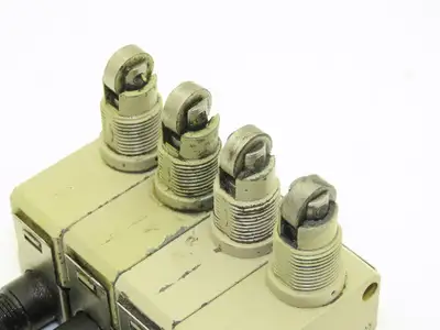 Omron D4E-1A10N Slim Compact Limit Switch Roller Plunger 0.5A 30VDC Lot of 4